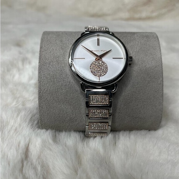 Beautiful and Authentic MICHAEL KORS watch for Women. - Picture 1 of 1